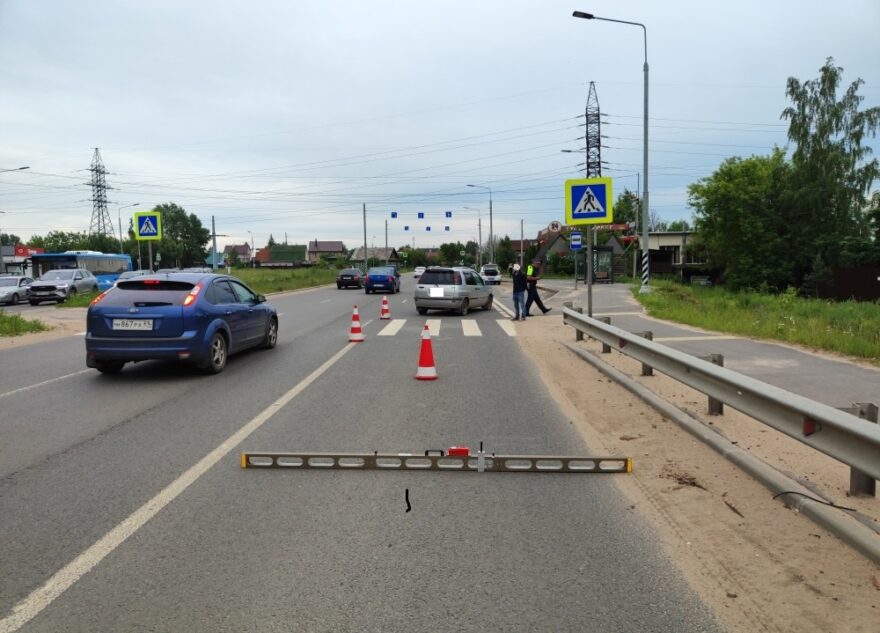 Пешеход попал под колёса иномарки на зебре в Твери