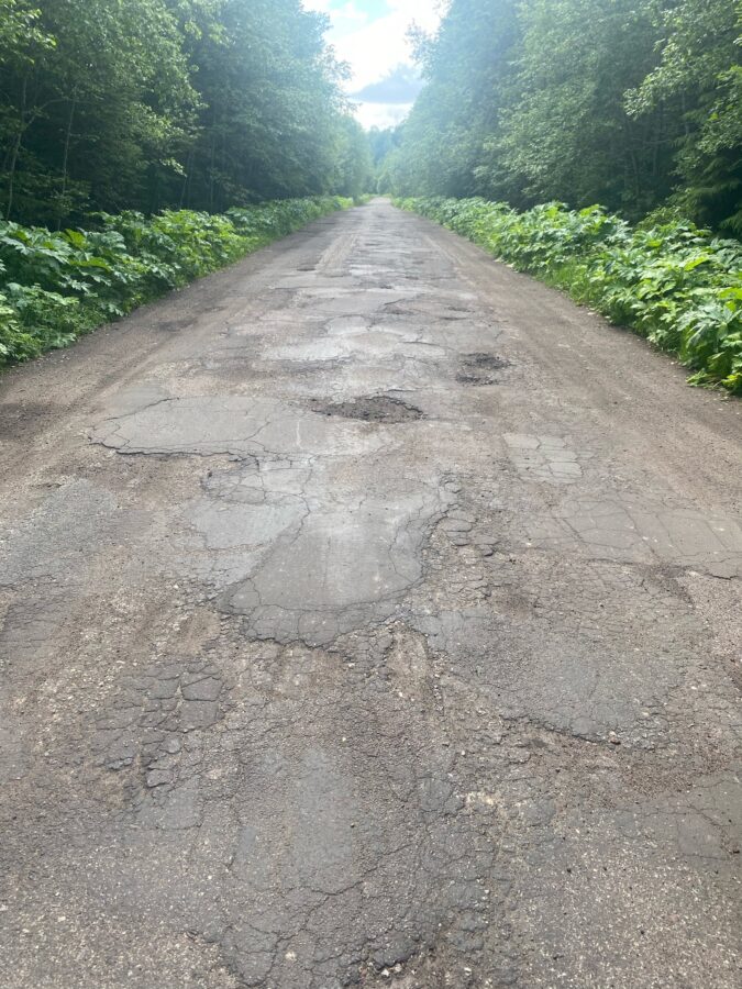 Жители Тверской области просят не путать автобусную остановку с туалетом