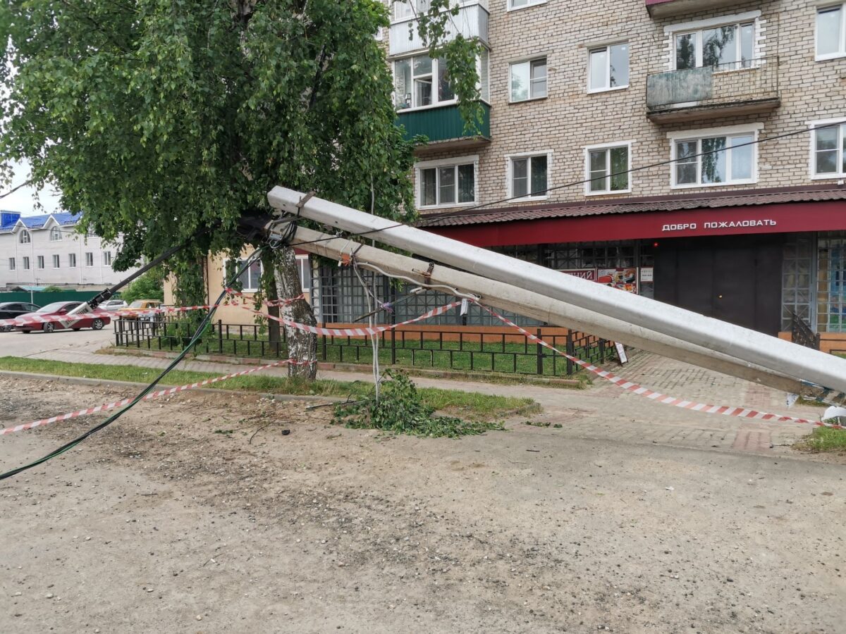 Негабаритный манипулятор перекрыл движение в Тверской области