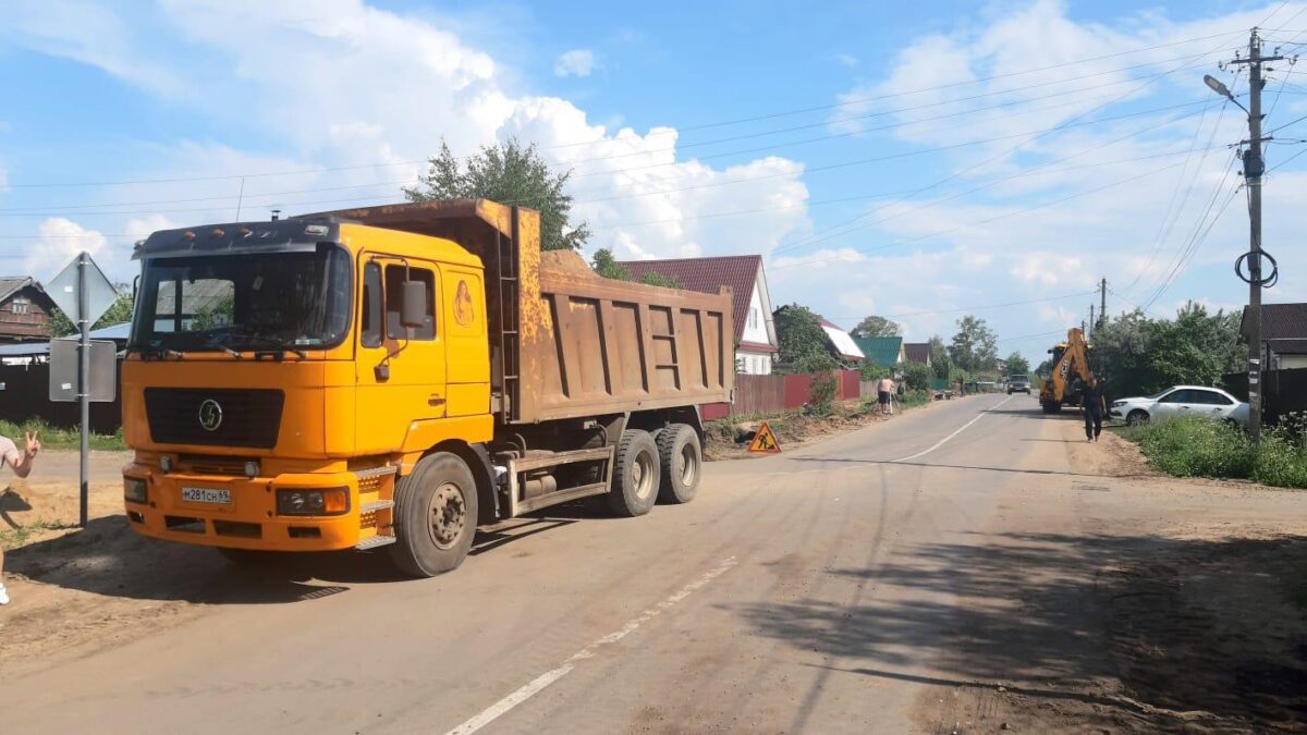 Калязинские дороги и дворы продолжают ремонтировать