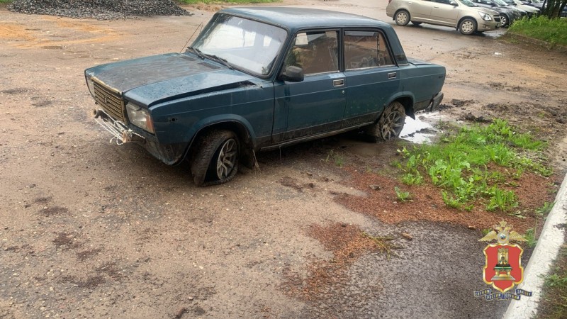 В Тверской области полиция задержала угонщиков, которые чуть не сдали машину в металлолом