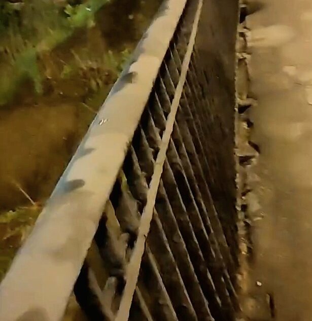 Жители Твери боятся переходить через "мост-убийцу"