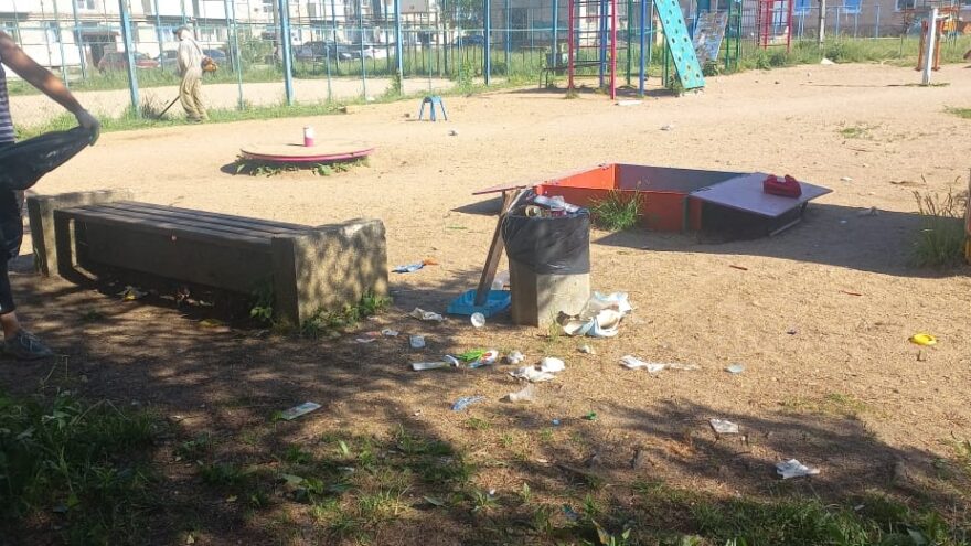 В Тверской области детская площадка стала для местных жителей помойкой В Тверской области детская площадка стала для местных жителей помойкой
