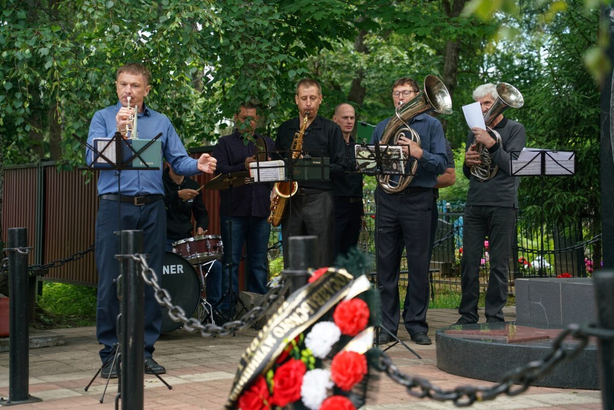 В Тверской области предали земле останки разбившихся лётчиков