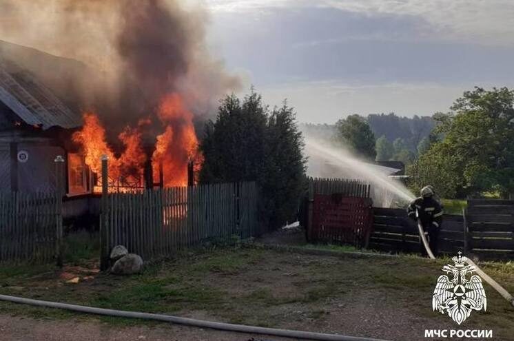 В Тверской области утром сгорел жилой дом В Тверской области утром сгорел жилой дом
