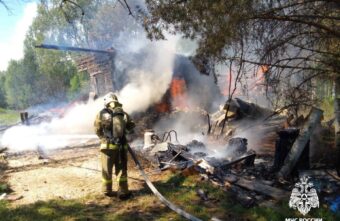 В Тверской области в считанные минуты сгорел дачный дом В Тверской области в считанные минуты сгорел дачный дом
