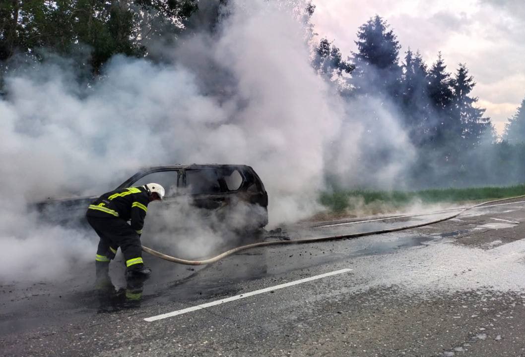В Тверской области на дороге сгорел автомобиль В Тверской области на дороге сгорел автомобиль