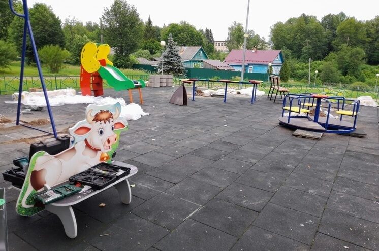 В Андреаполе появится новая детская площадка В Андреаполе появится новая детская площадка