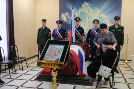 В Тверской области простились с погибшим в ходе СВО Артёмом Хитряковым В Тверской области простились с погибшим в ходе СВО Артёмом Хитряковым