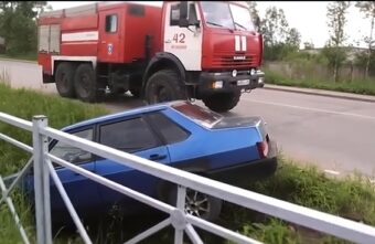 В Тверской области водитель ВАЗа, чтобы избежать столкновения, вылетел в кювет В Тверской области водитель ВАЗа, чтобы избежать столкновения, вылетел в кювет