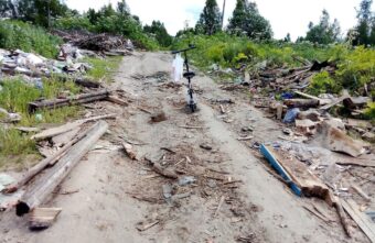 По дороге в Тверской области невозможно ни проехать, ни пройти По дороге в Тверской области невозможно ни проехать, ни пройти