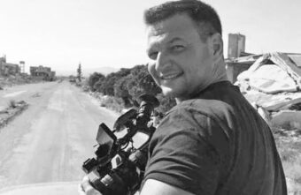 В Тверской области простятся с известным военным оператором НТВ Валерием Кожиным В Тверской области простятся с известным военным оператором НТВ Валерием Кожиным