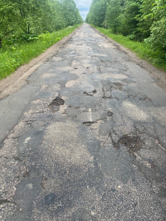 Жители Тверской области просят не путать автобусную остановку с туалетом