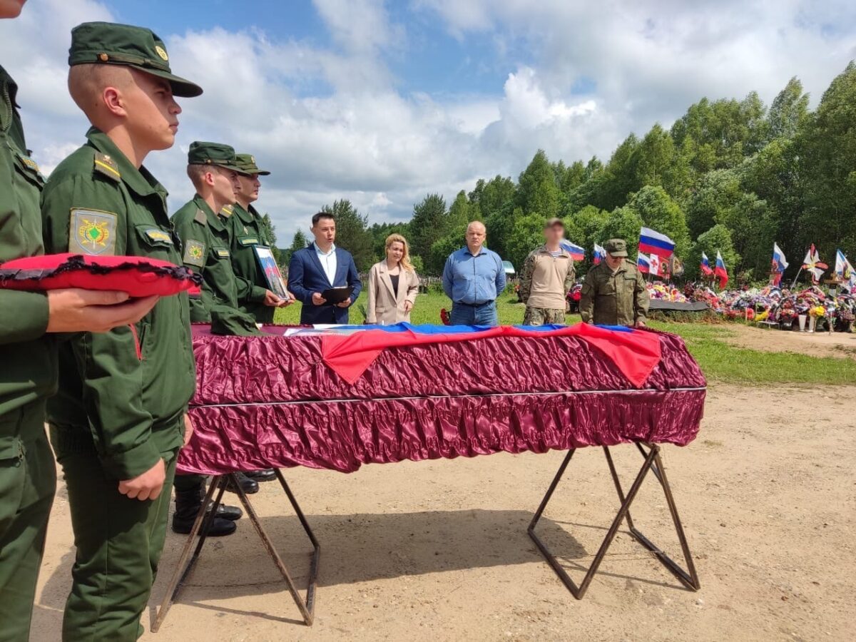 Тверская область простилась с героем СВО Русланом Топчим