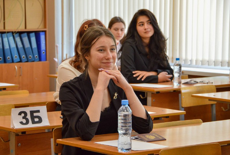 Почти 3 тысячи выпускников в Тверской области сдали ЕГЭ по обществознанию и физике