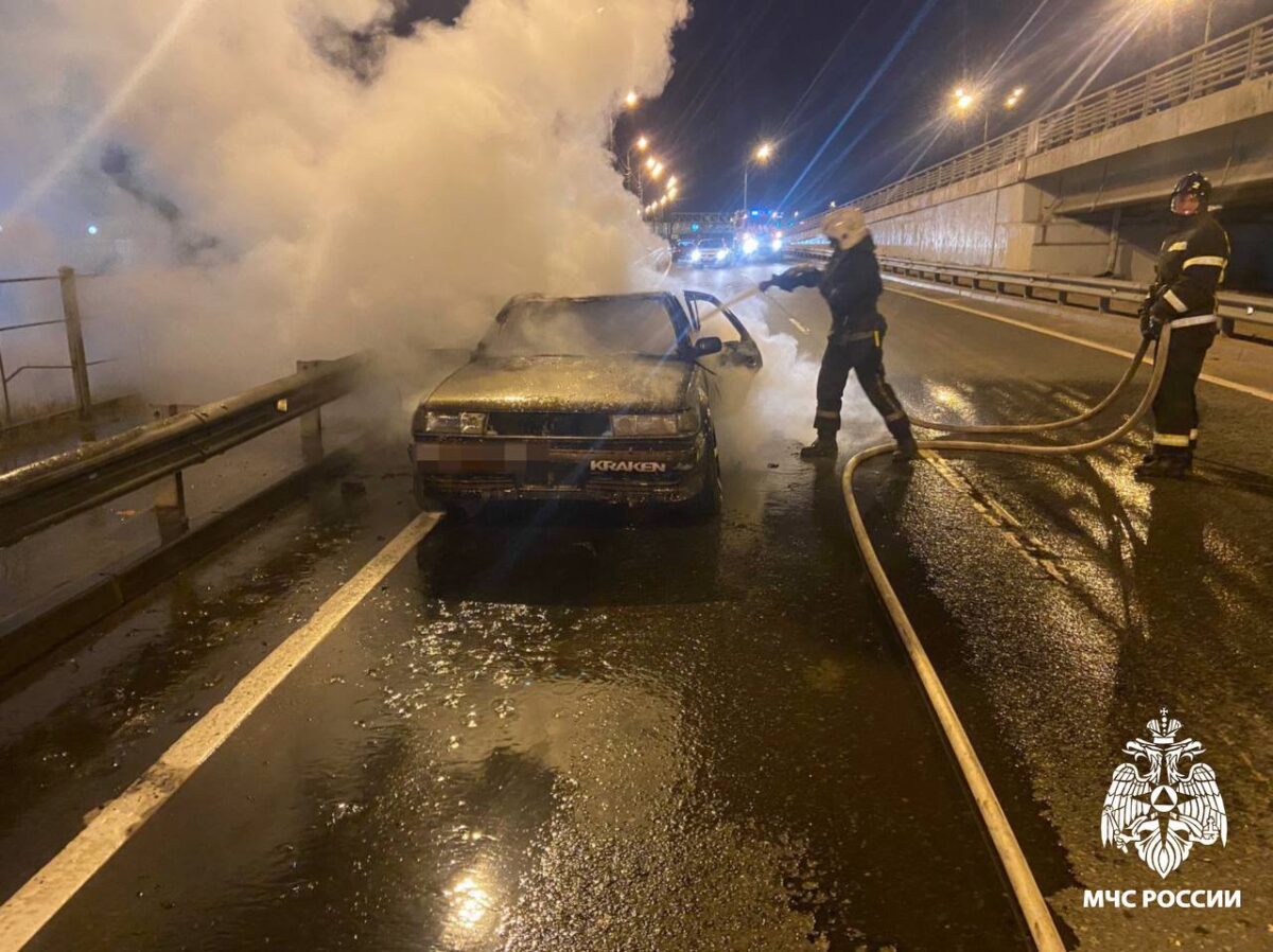 Ночью в Твери подожгли автомобиль