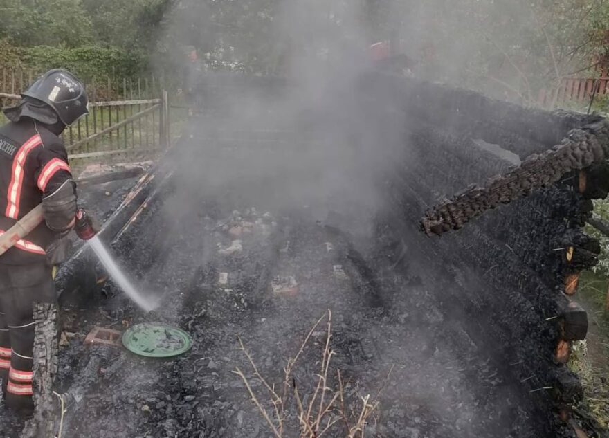 Ночью в Тверской области дотла сгорела баня