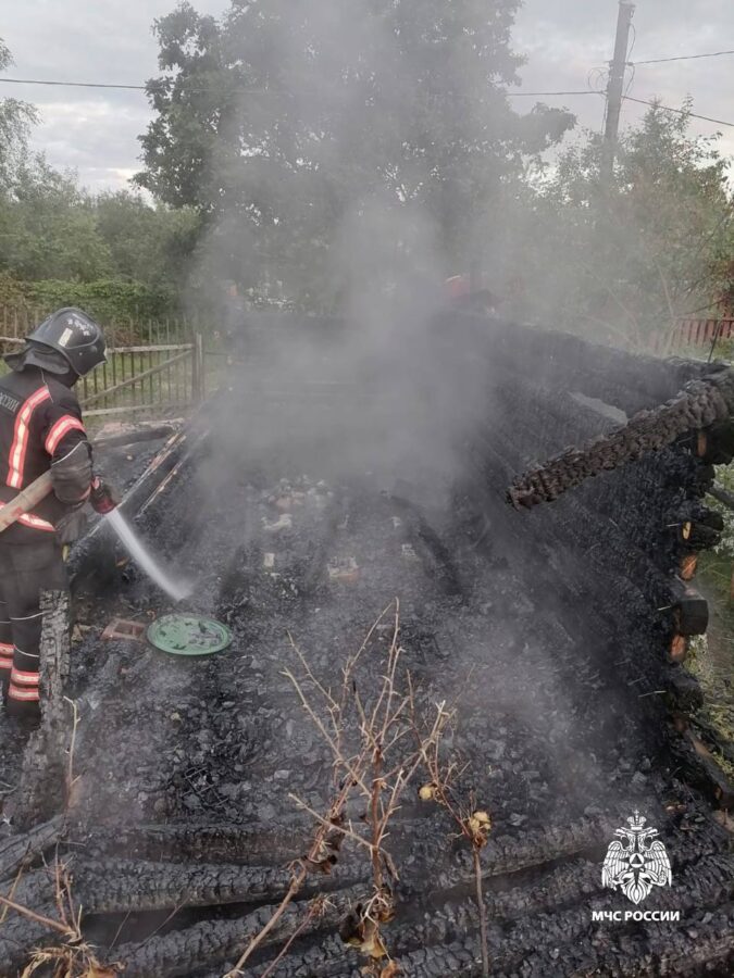 Ночью в Тверской области дотла сгорела баня