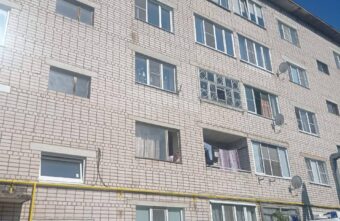 В Тверской области из окна 5 этажа выпал ребенок В Тверской области из окна 5 этажа выпал ребенок