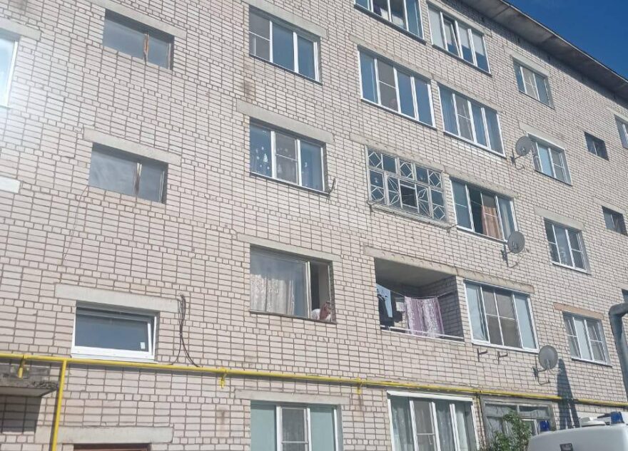 В Тверской области из окна 5 этажа выпал ребенок