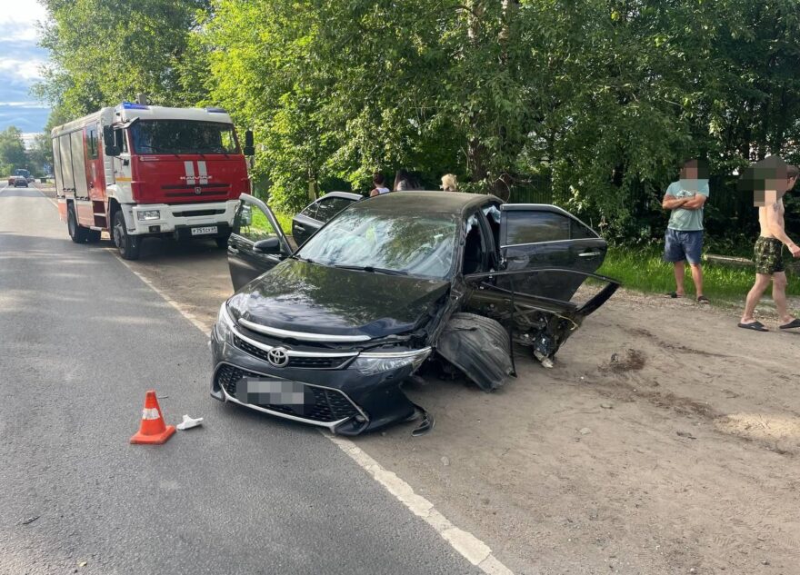 Водитель «Тойоты» получил тяжелые травмы в аварии в Твери