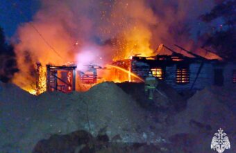 Ночью в Тверской области горел заброшенный дом