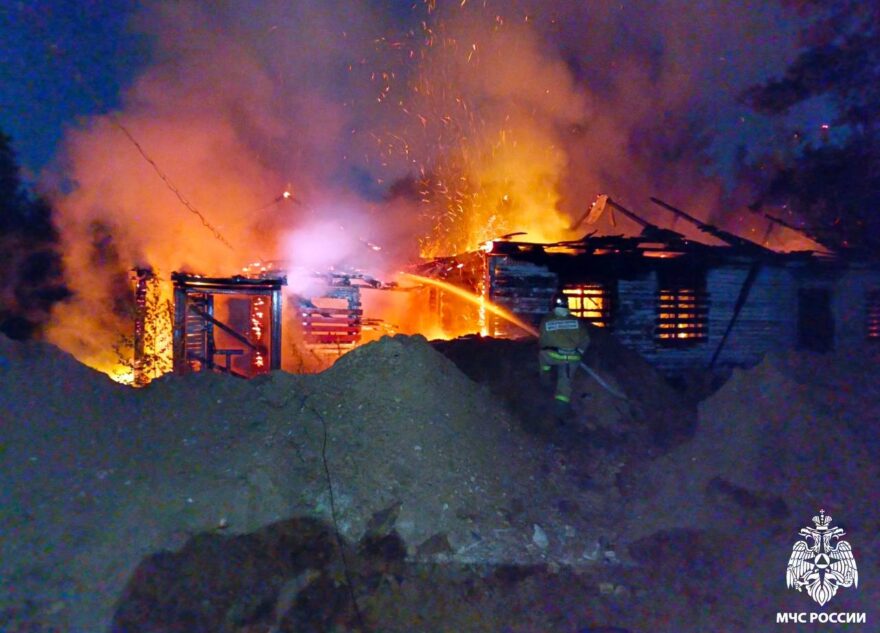 Ночью в Тверской области горел заброшенный дом