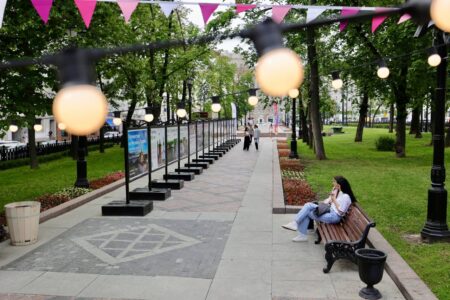 На Никитском бульваре в Москве открылась фотовыставка в честь 950-летия Торопца На Никитском бульваре в Москве открылась фотовыставка в честь 950-летия Торопца