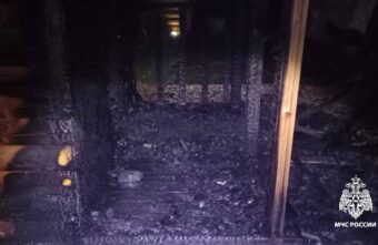 Ночью в Тверской области почти дотла сгорела баня