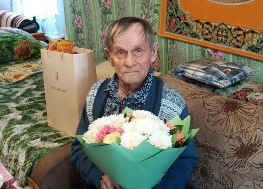 Губернатор поздравил со 100-летием участника ВОВ Ивана Васильевича Кирина Губернатор поздравил со 100-летием участника ВОВ Ивана Васильевича Кирина