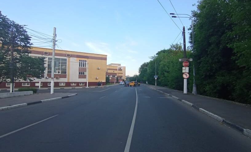 В Твери мотоциклист не уступил дорогу и попал в ДТП