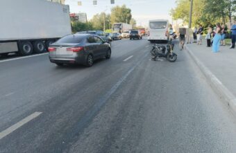 В Твери мужчина слетел со скутера В Твери мужчина слетел со скутера