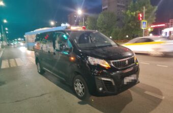 В Твери девушку на переходе сбил Пежо В Твери девушку на переходе сбил Пежо