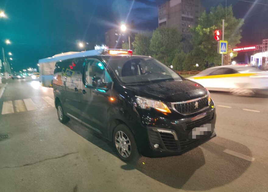 В Твери девушку на переходе сбил Пежо