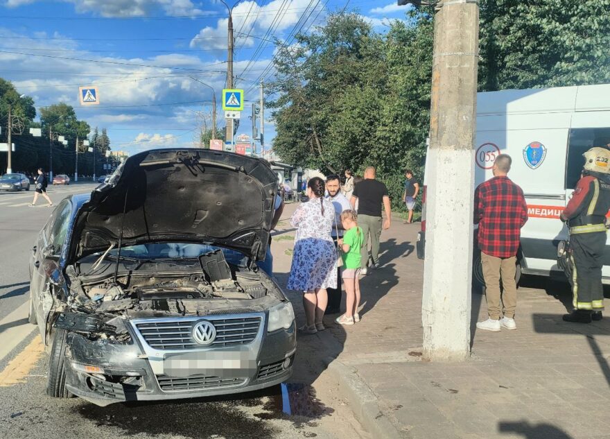 Двое детей пострадали при столкновении иномарок в Твери