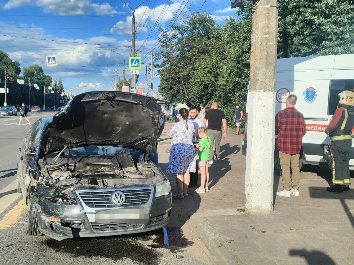 Двое детей пострадали при столкновении иномарок в Твери | ТОП Тверь новости