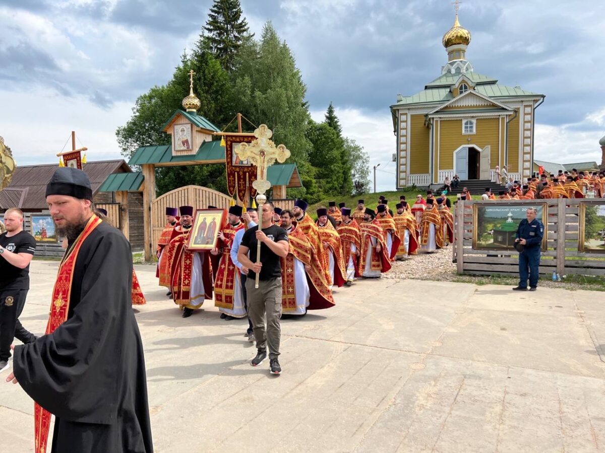 На истоке Волги в Тверской области проходит XXV Большой Волжский Крестный ход