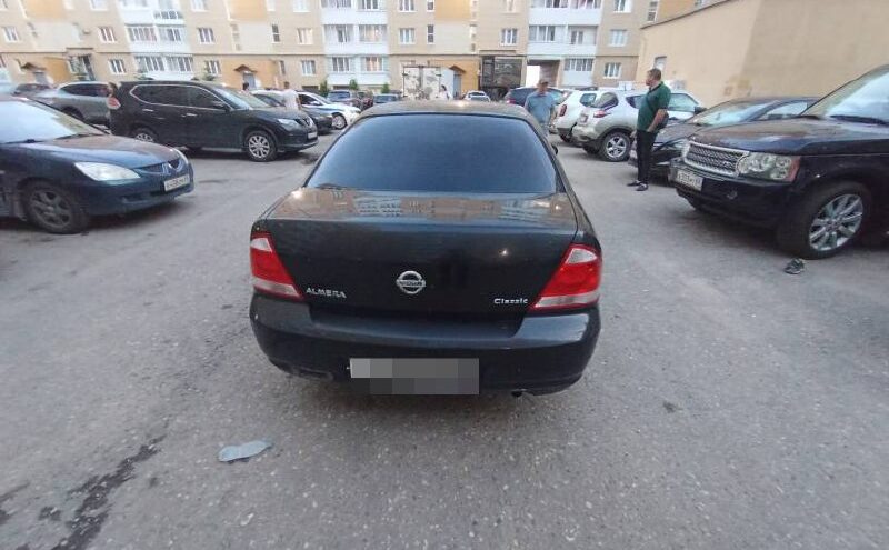 7-летний мальчик попал под колёса иномарки во дворе дома в Твери