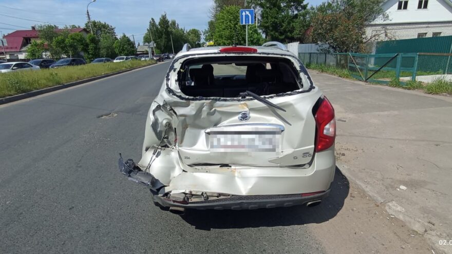 Самосвал "догнал" корейскую иномарку в Твери, есть пострадавшая