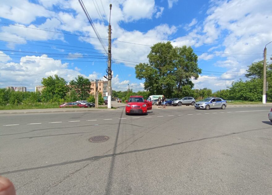 Водитель иномарки сбил велосипедиста в Твери