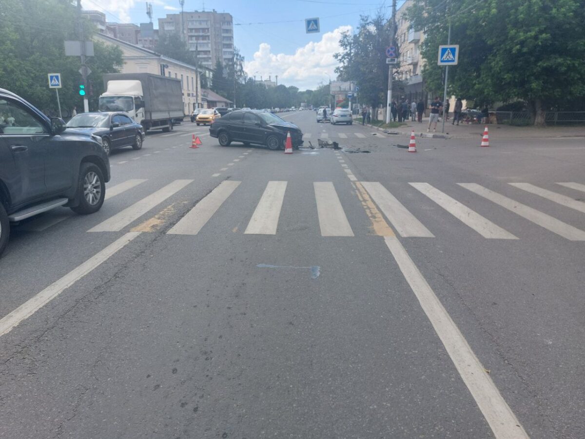 Двух человек госпитализировали в больницу после ДТП в Твери | ТОП Тверь  новости