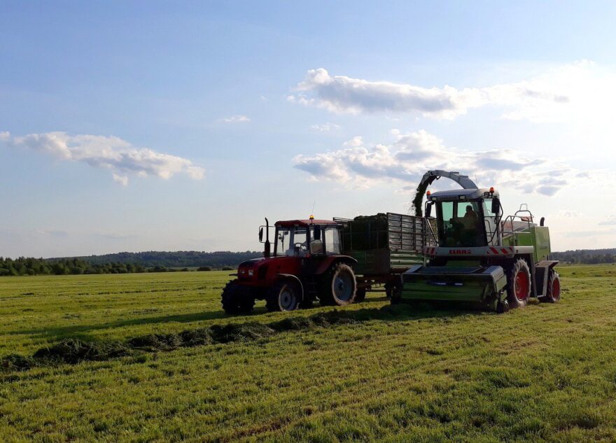 В Тверской области хозяйства приступили к заготовке кормов