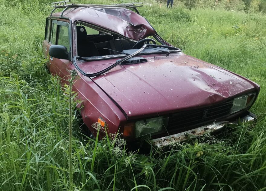Кювет, дерево, больница: два человека пострадали в ДТП в Тверской области