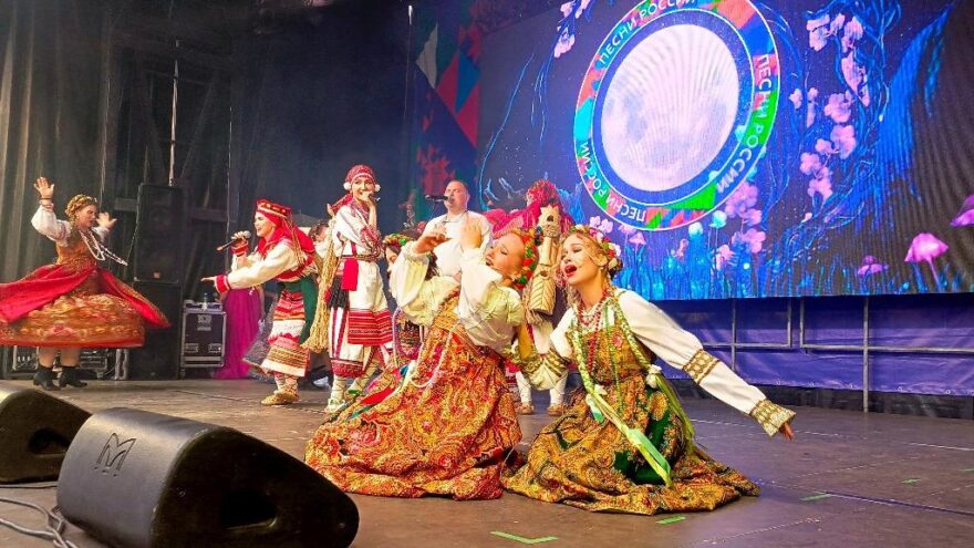 Надежда Бабкина зажгла в Вышнем Волочке