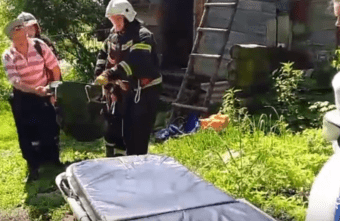 В Тверской области женщина больше двух суток пролежала под завалами В Тверской области женщина больше двух суток пролежала под завалами