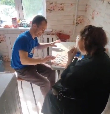 Инвалиду, который пострадал от действий хулиганов в Тверской области, оказали помощь