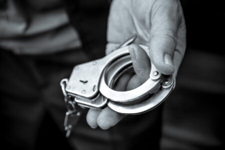 Житель Тверской области хранил у себя дома две банки пороха Житель Тверской области хранил у себя дома две банки пороха
