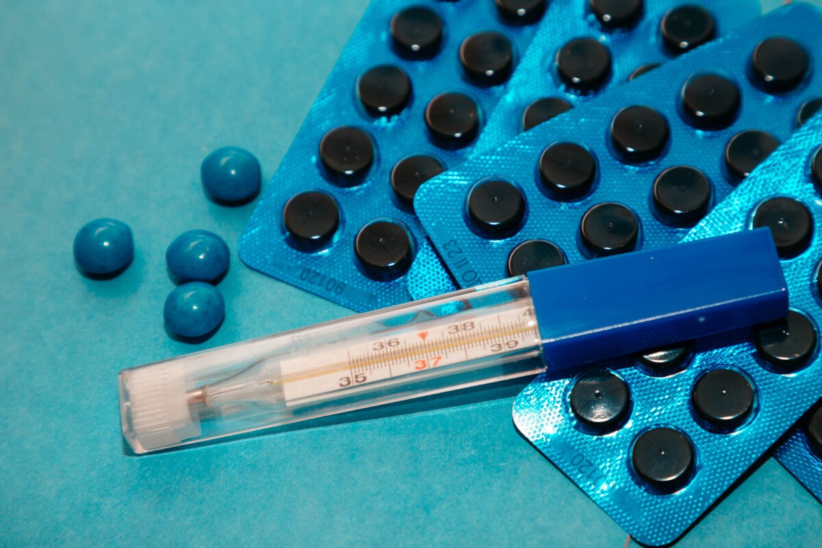 Врач развеял мифы о магических свойствах активированного угля