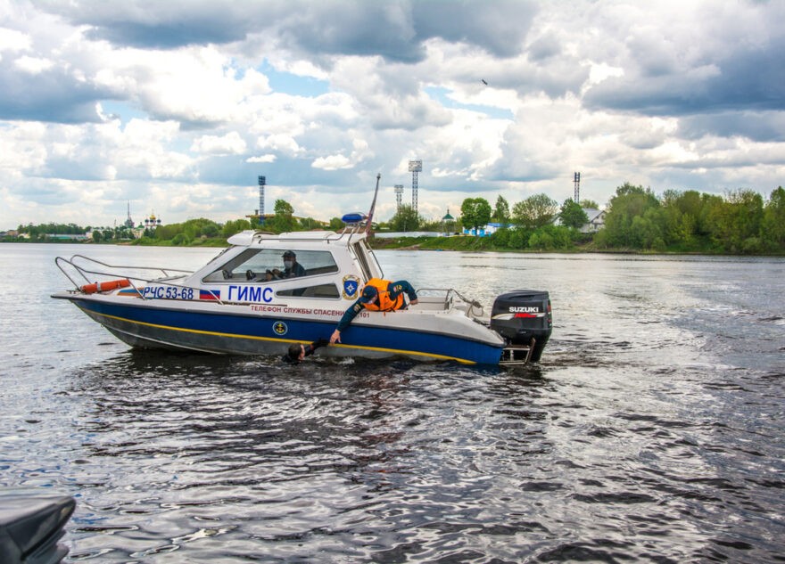 В Твери из Волги достали труп мужчины