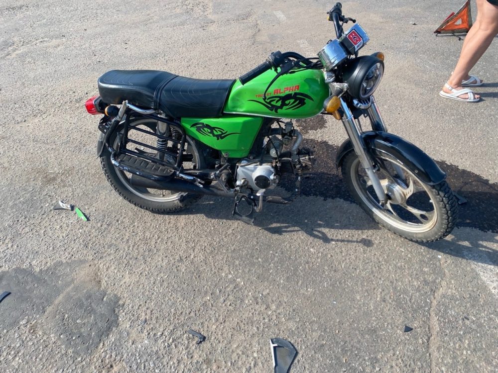 Несовершеннолетний мотоциклист врезался в иномарку в Тверской области Несовершеннолетний мотоциклист врезался в иномарку в Тверской области